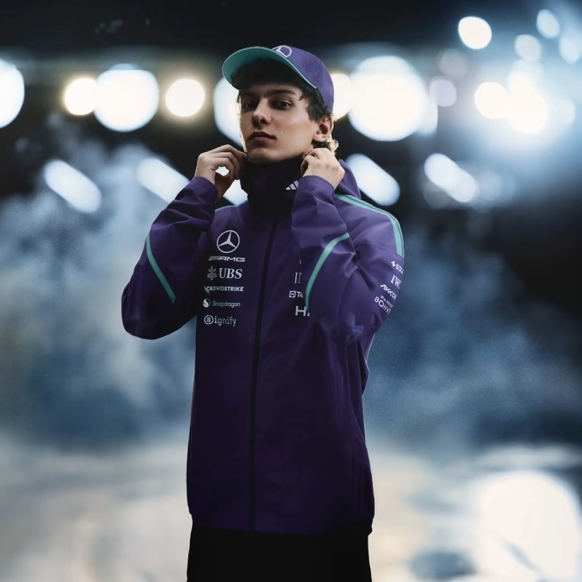 【代購】adidas × Mercedes-AMG PETRONAS F1 Team VANDA BLOOM RAIN 鄭雅賢同款 紫色防水賽車外套