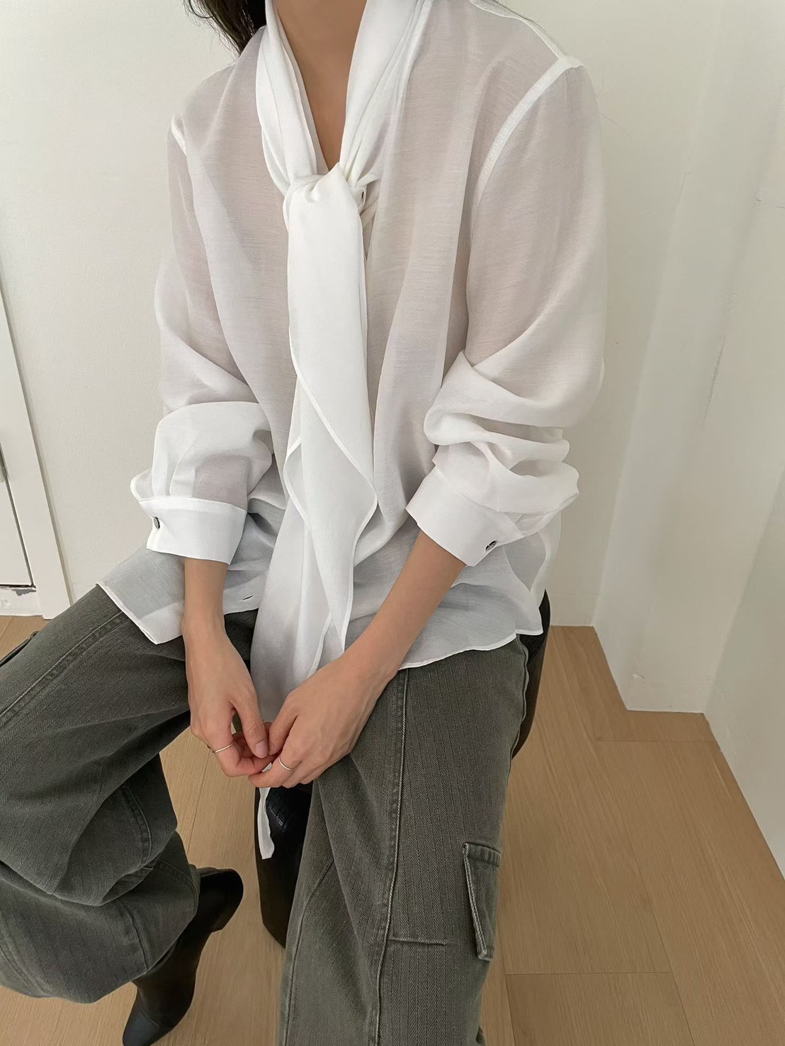長飄紗綁結襯衫