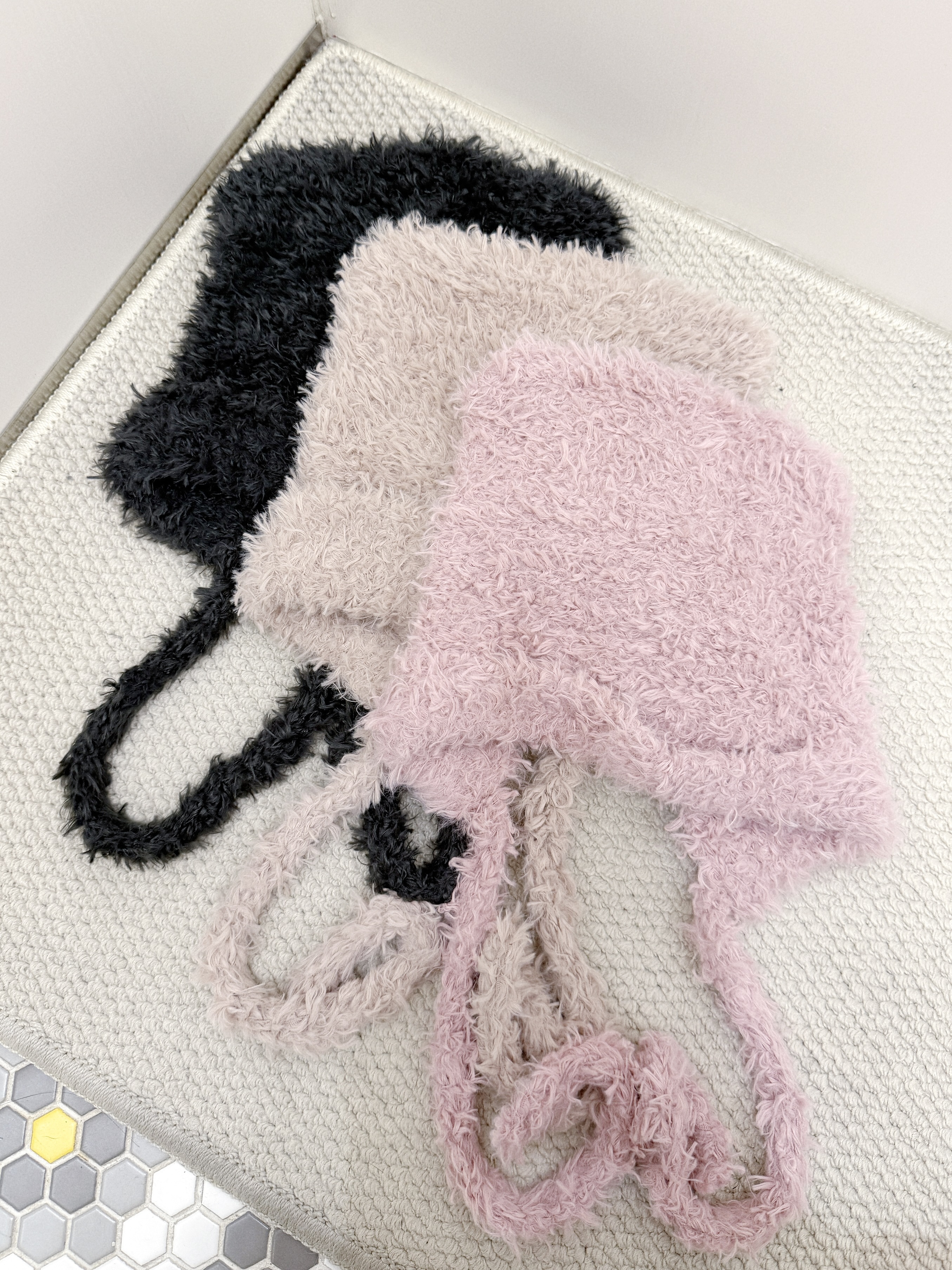 A0399｜粉嫩感♡ ༘*.ﾟ🧸🎀 誇張毛毛感繩子小熊冷帽