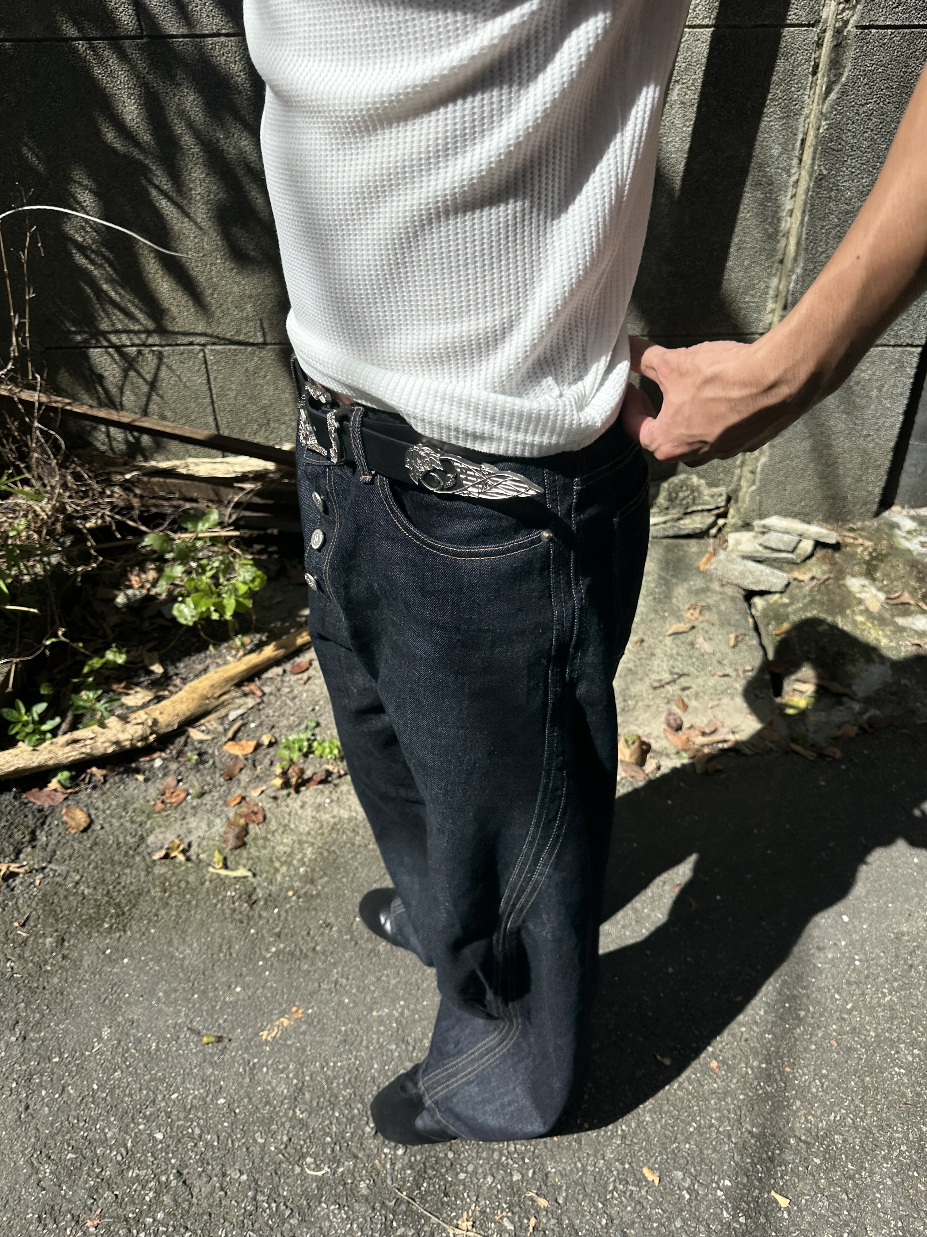 立體弧型 四鈕扣 顯高神牛仔褲