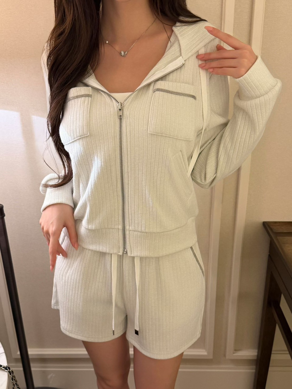 坑條亮蔥連帽外套+短褲SET