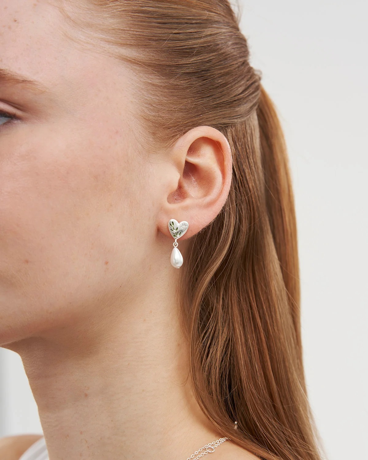 英國代購 FABLE ENGLAND Niva Mistletoe Pearl Earrings