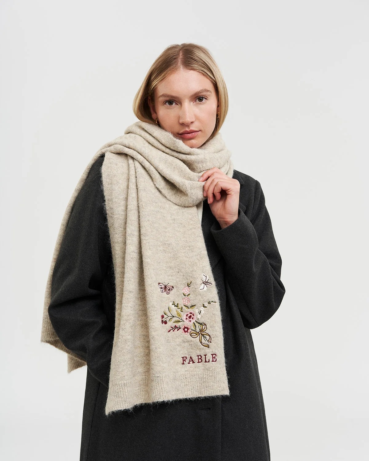 英國代購 FABLE ENGLAND Eve Floral Embroidered Knitted Scarf