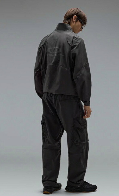 Oakley ICON S O-BLADES JACKET 1.0 流線剪裁立領尼龍風衣外套