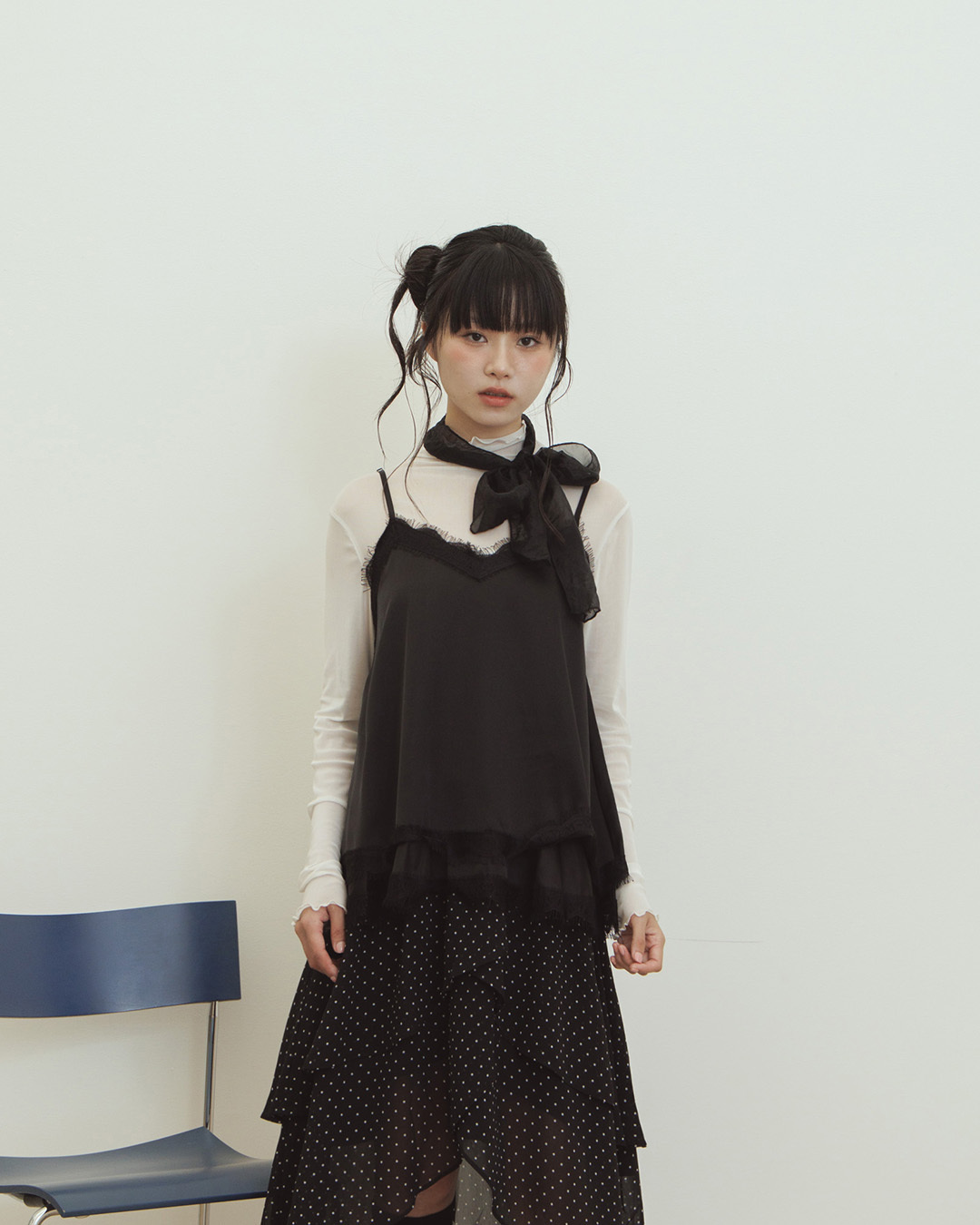 Double-layered lace-trimmed satin vest, available in two colors.【01099945】in stock+pre-order