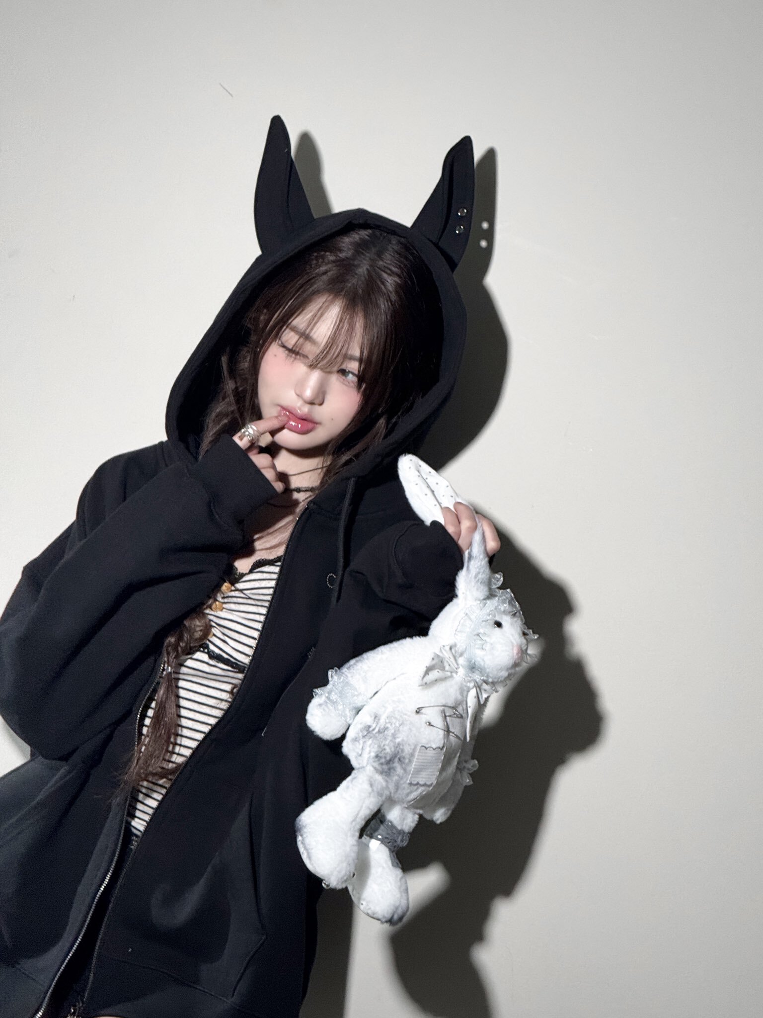 【預購】張員瑛實著 韓國代購 RUNNINGHIGH 惡魔耳 Ear Zip-Up Hoodie 星星 串珠鉚釘 雙拉鍊 連帽 外套