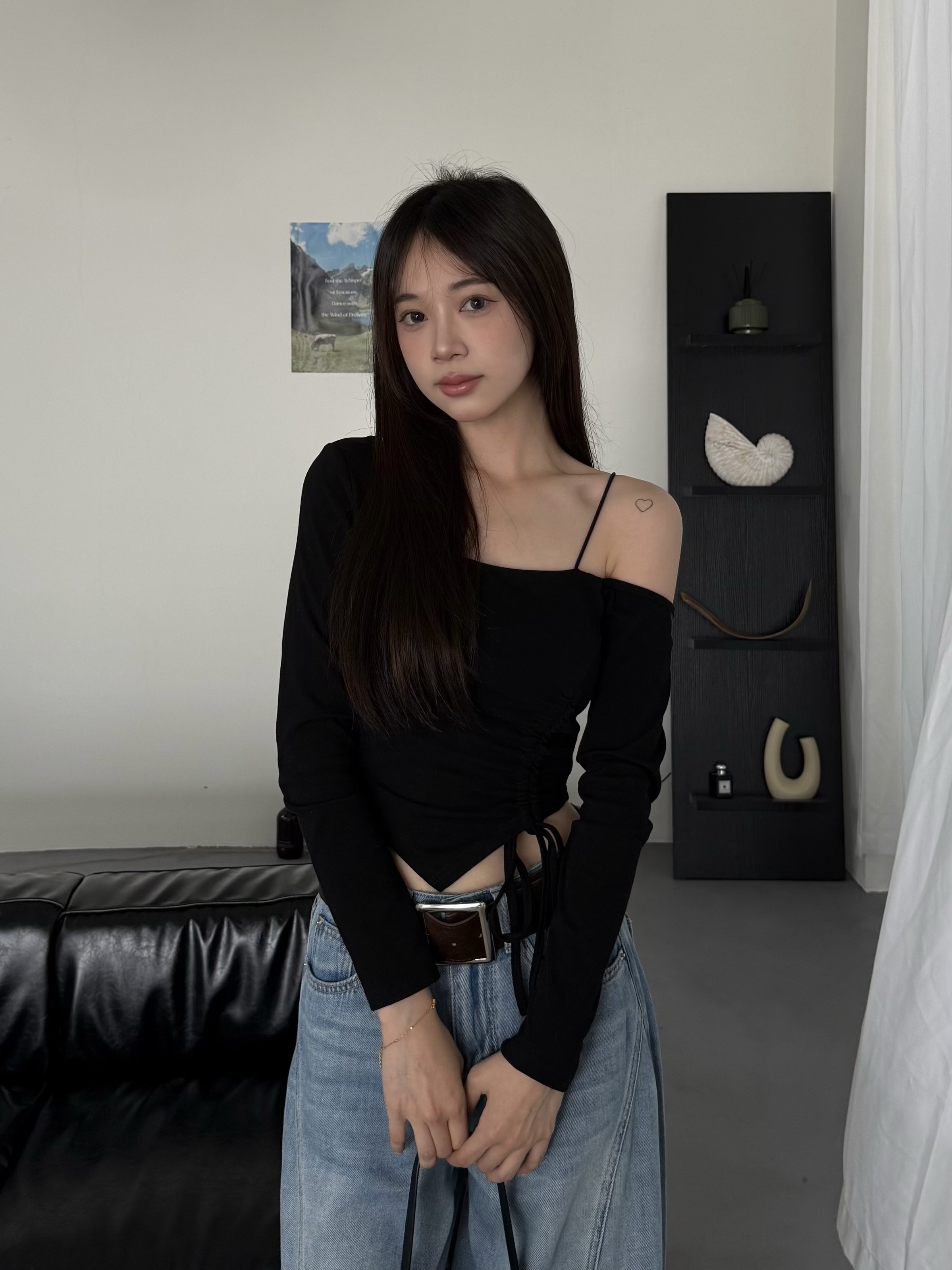U領肩帶下擺三角上衣