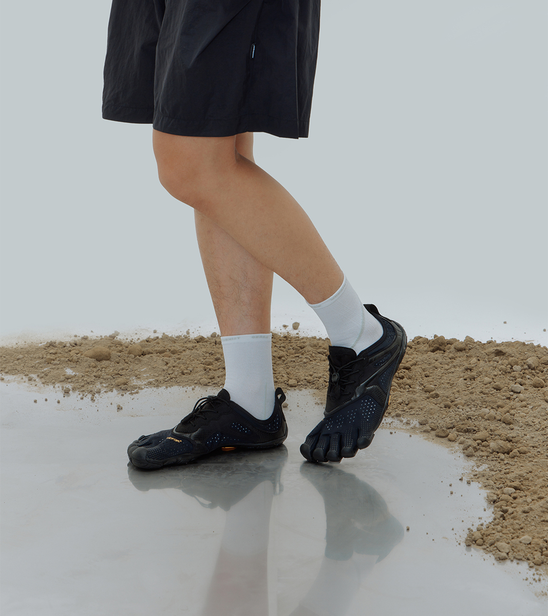 nozzle quiz®｜Anti-slip Fivefingers Socks (飛黑/飛白)