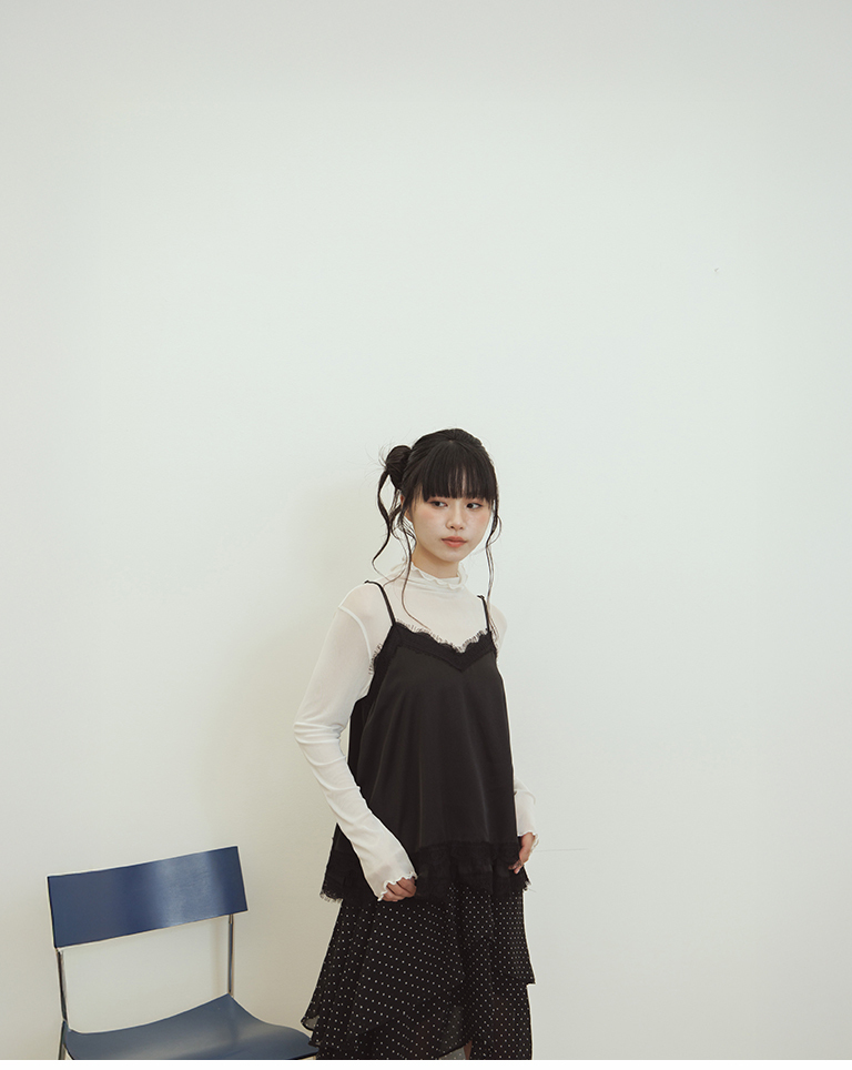 Double-layered lace-trimmed satin vest, available in two colors.【01099945】in stock+pre-order