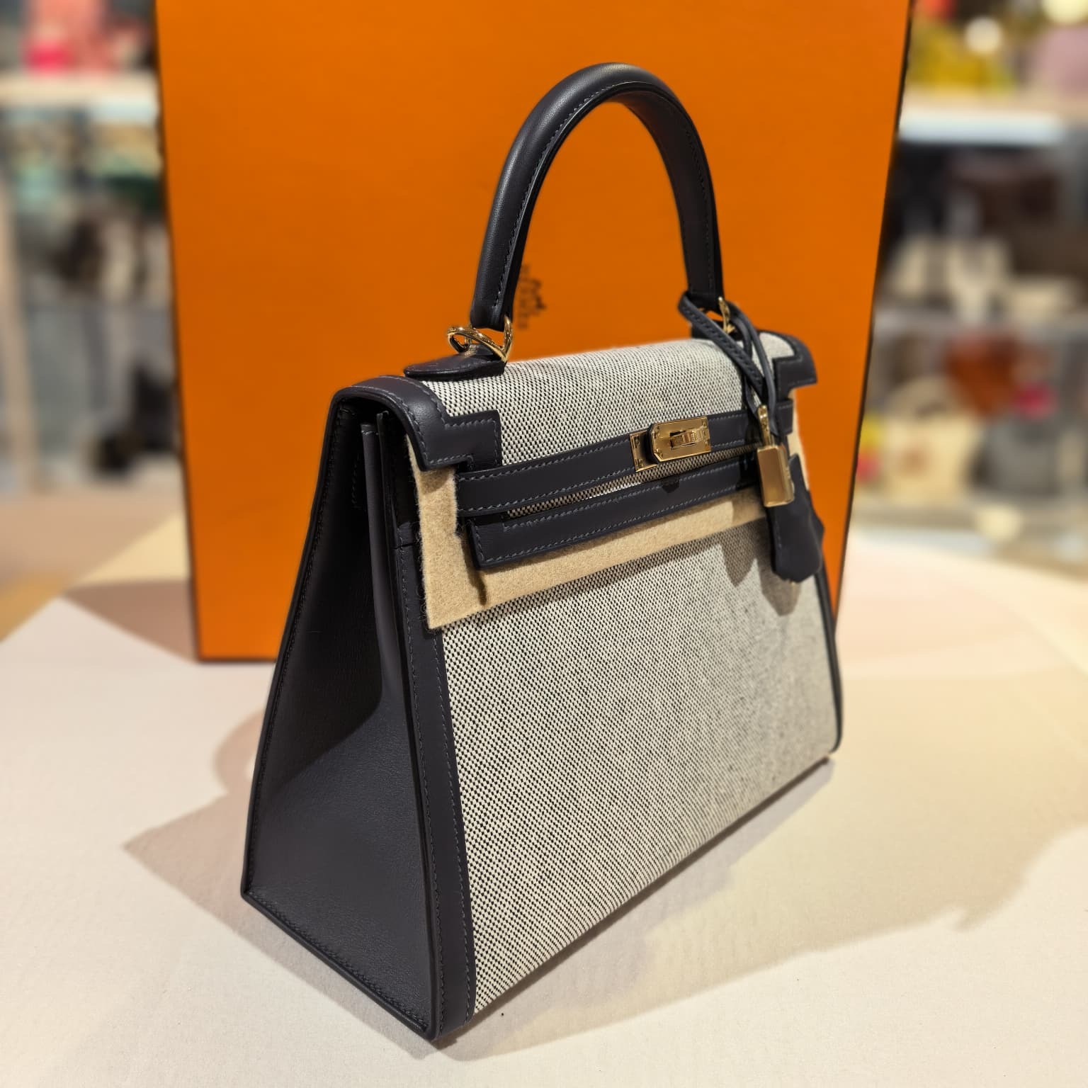 全新HERMES KELLY 25, TOILE / VEAU SWIFT CANVAS / GRIS MISTY GHW 灰色帆布金扣 #K25 #BRAND NEW #香榭站正品