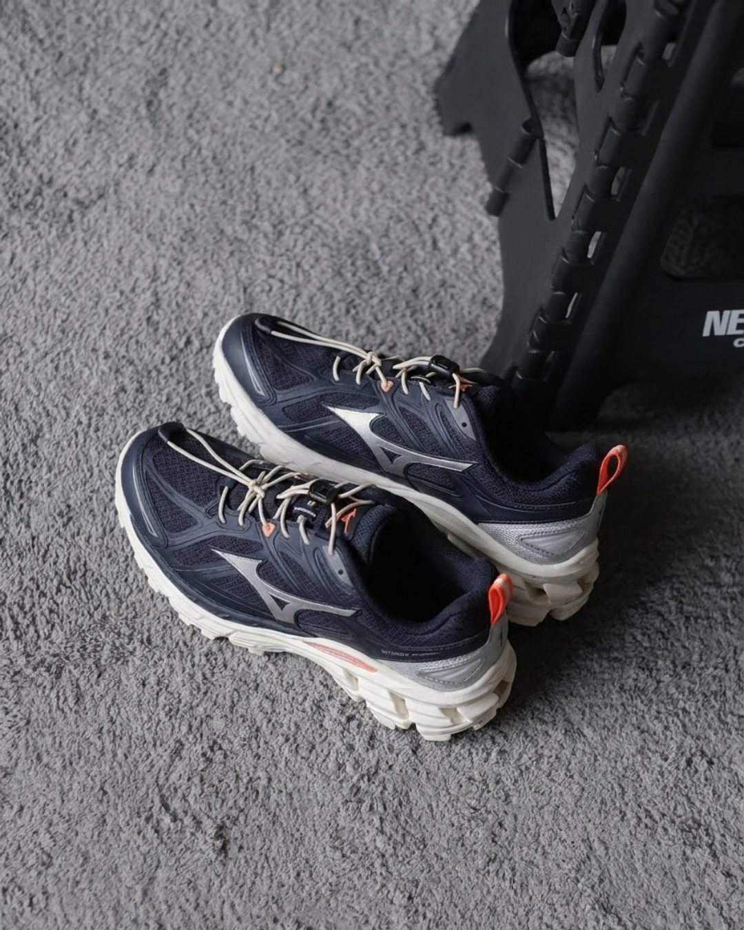 MIZUNO Halo Mix TL黑面奶油底防潑水跑鞋
