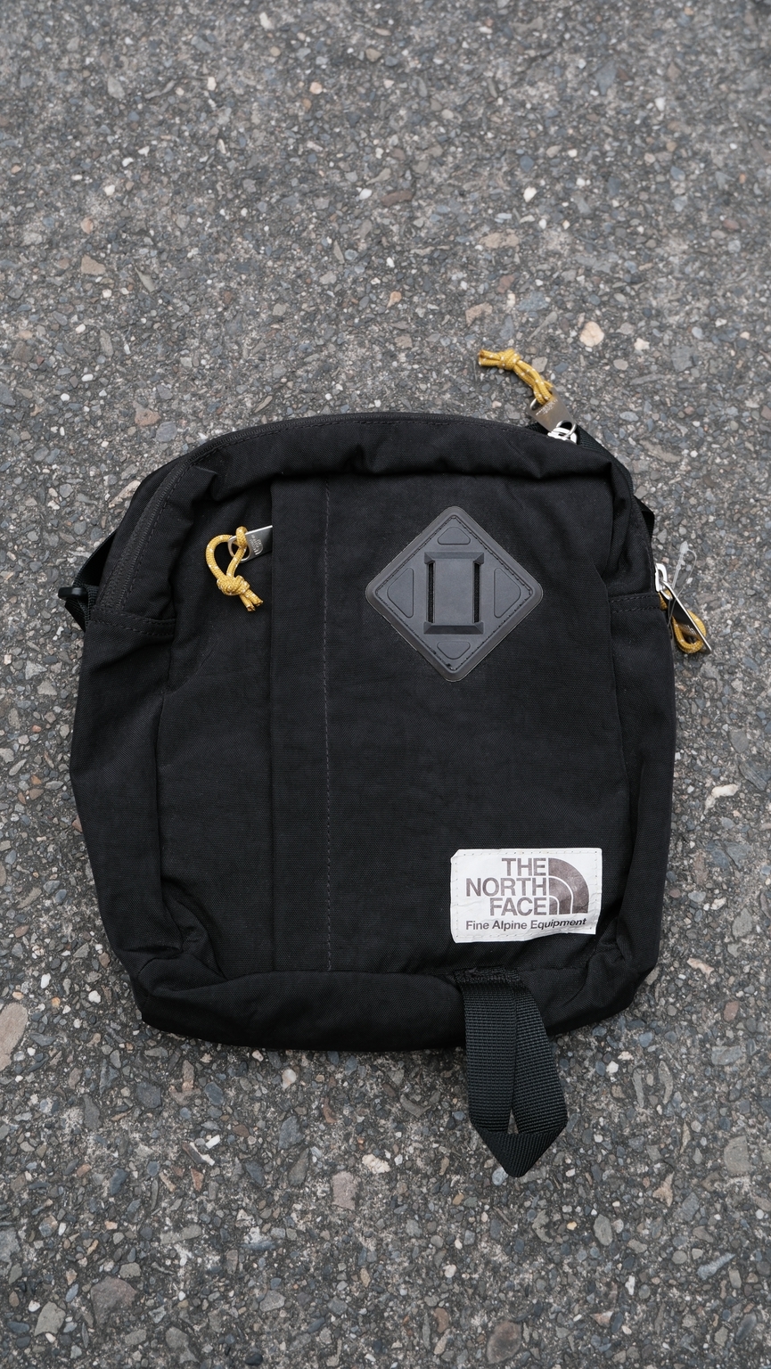 The North Face 北臉 BERKELEY CROSSBODY BAG 側背方包 背包 小包 nf0a52vt84z