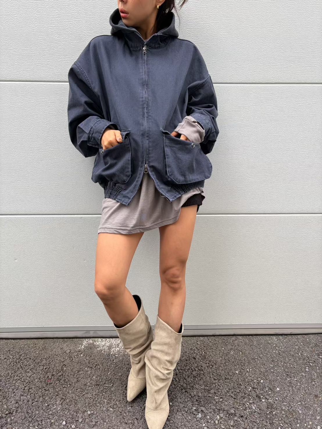 低口袋雙開拉鍊連帽夾克