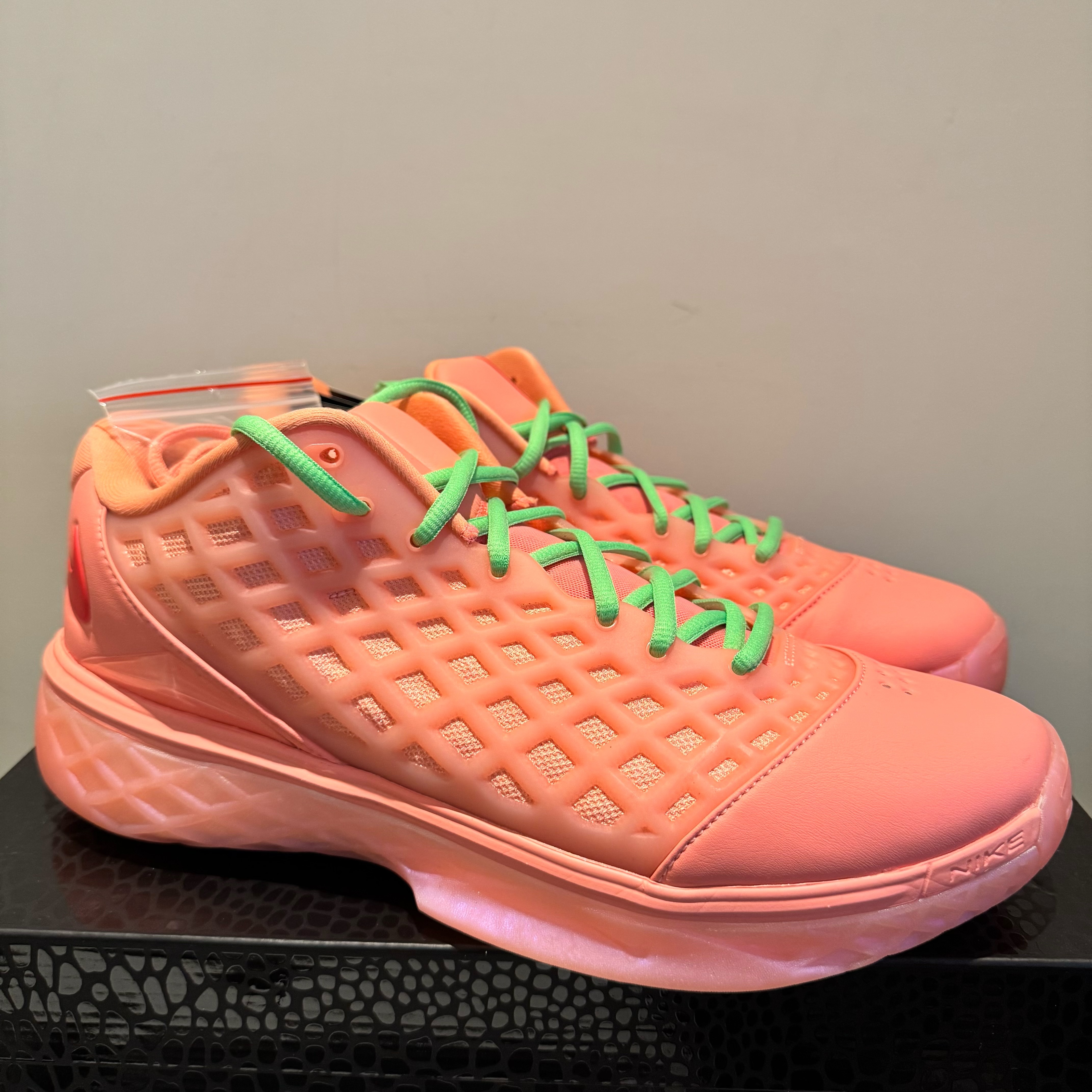 現貨在店【極新 US11】Nike Kobe 3 Low Protro "Atomic Pink" 橘粉色 籃球實戰鞋【IV7127-600】WU