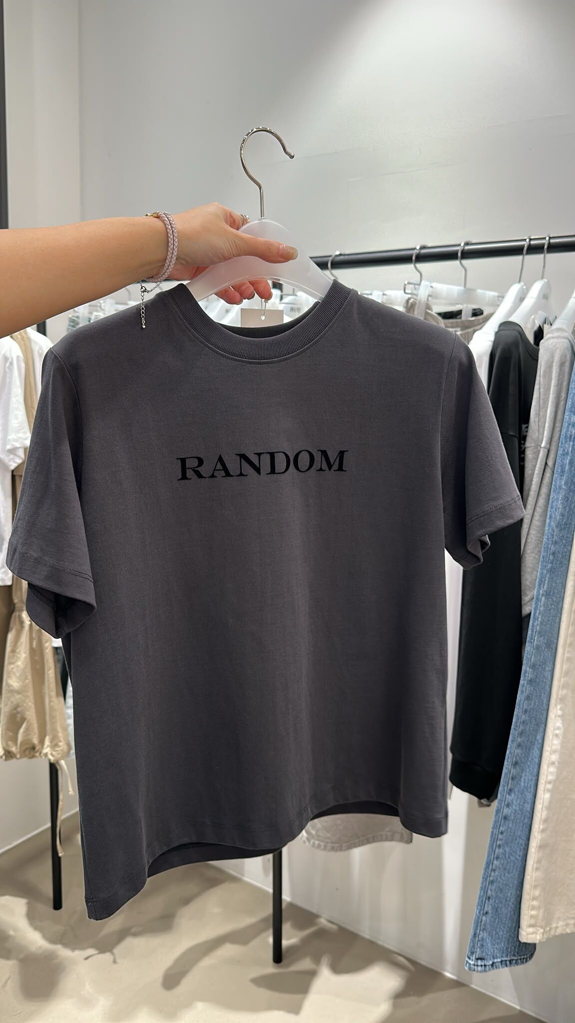 KK110 Ramdom Tee（兩色）
