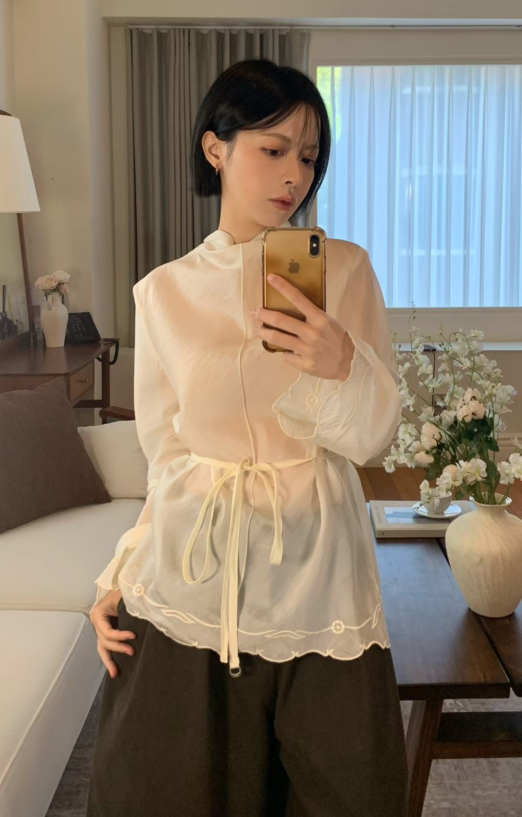 蕾絲滾邊高領綁帶襯衣