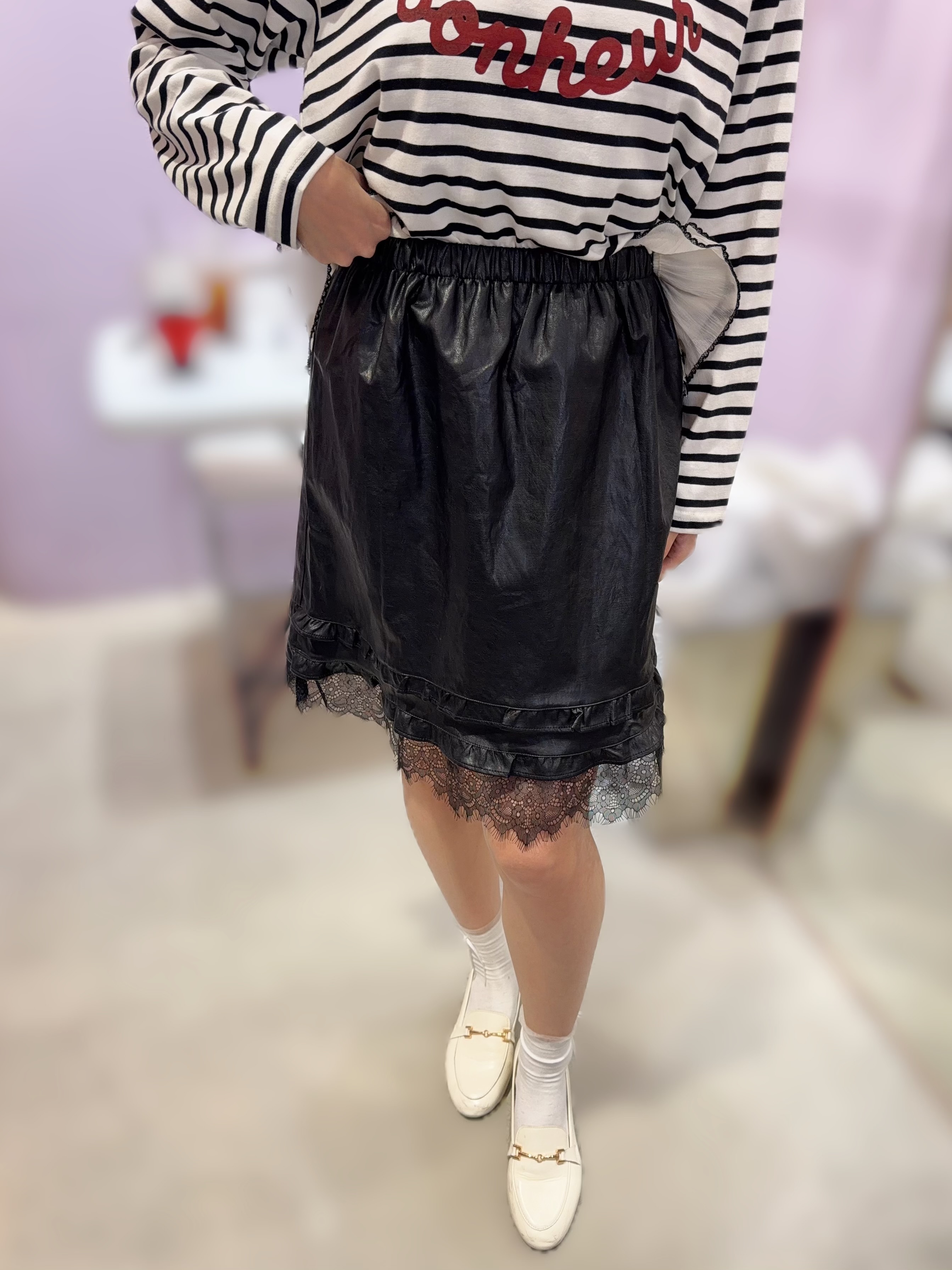 M74 LACE皮裙  腰24-40 HIP45 長22 $479