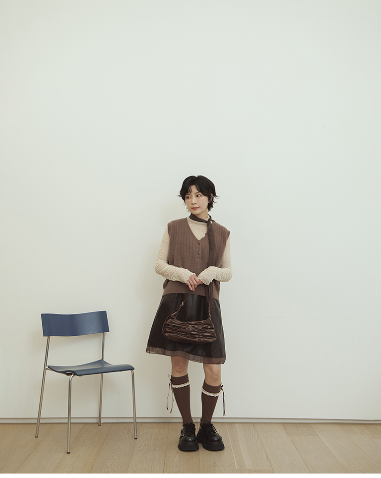Button-down half-front V-neck knit vest - coffee【01013560】in stock+pre-order