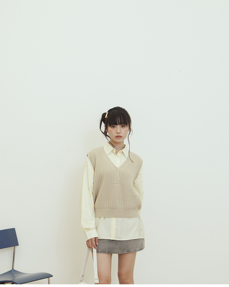 Button-down half-front V-neck knitted vest - apricot【01013561】in stock+pre-order