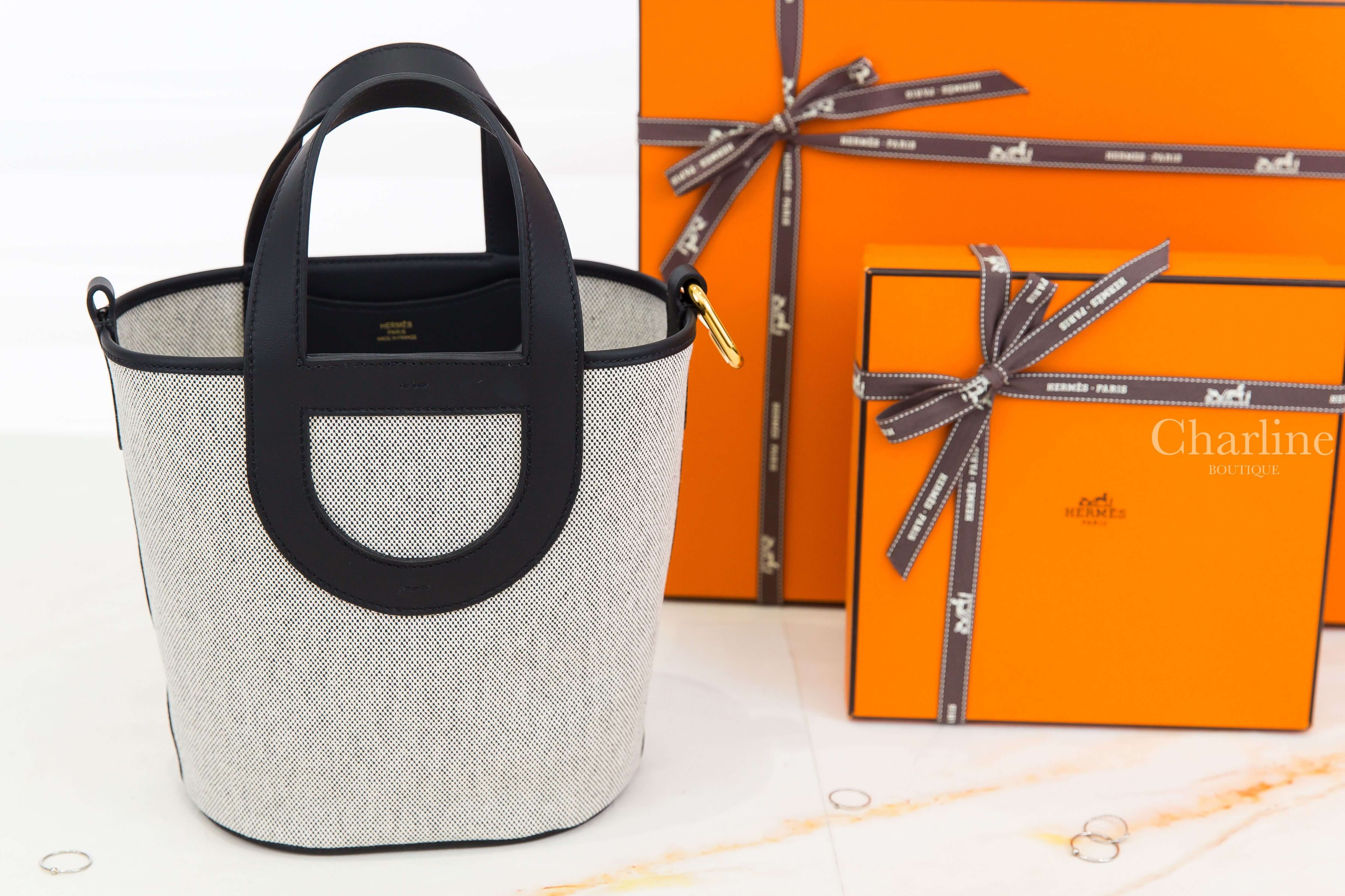 Hermès In The Loop 18cm H Canvas / Swift Calfskin 米灰色帆布拼黑色皮革金釦小型提把水桶包