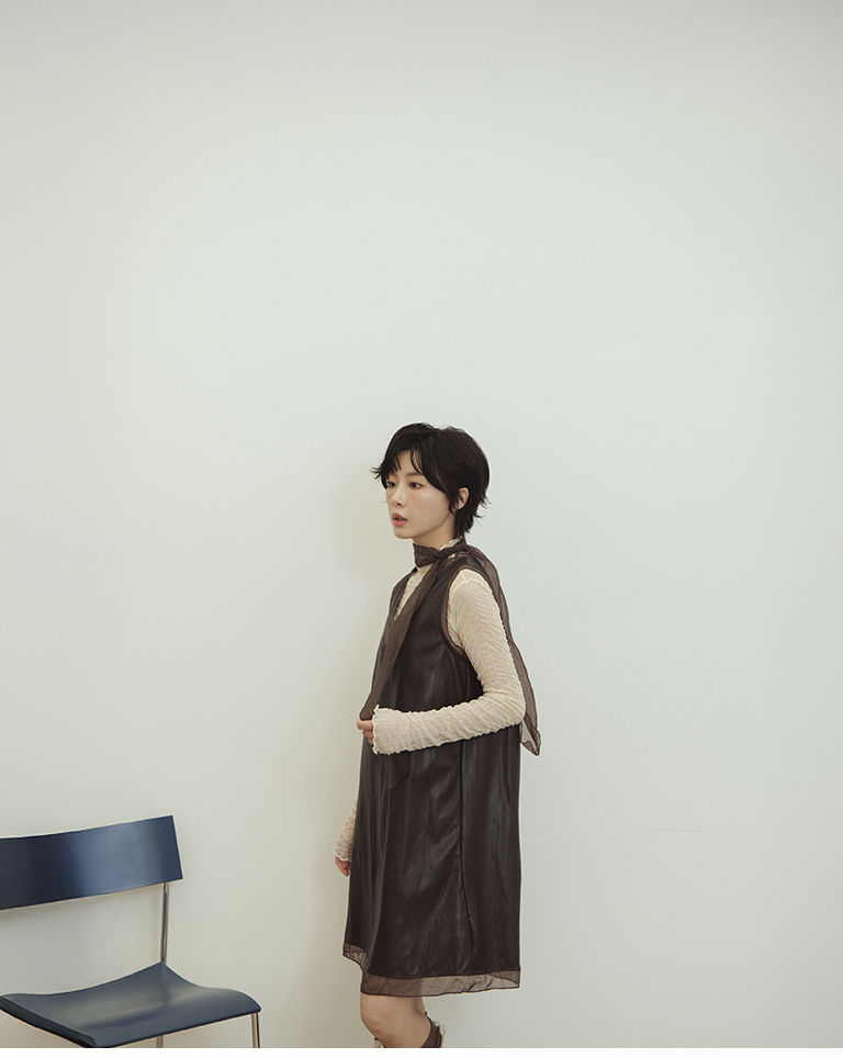 Mesh and leather patchwork short dress with scarf, available in two colors.【01087391】in stock+pre-order