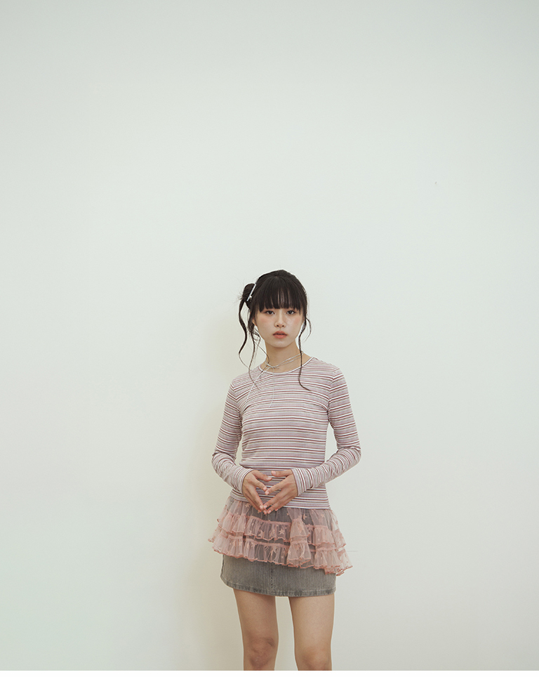 Striped crew neck fitted top in two colors, available in S/M.【01099926】in stock+pre-order