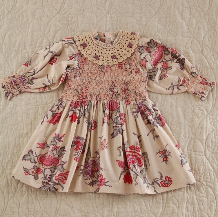 BONJOUR DIARY 綻放花卉褶皺鉤針編織領洋裝(編織領可拆) Handsmock dress with crochet collar - Vence print