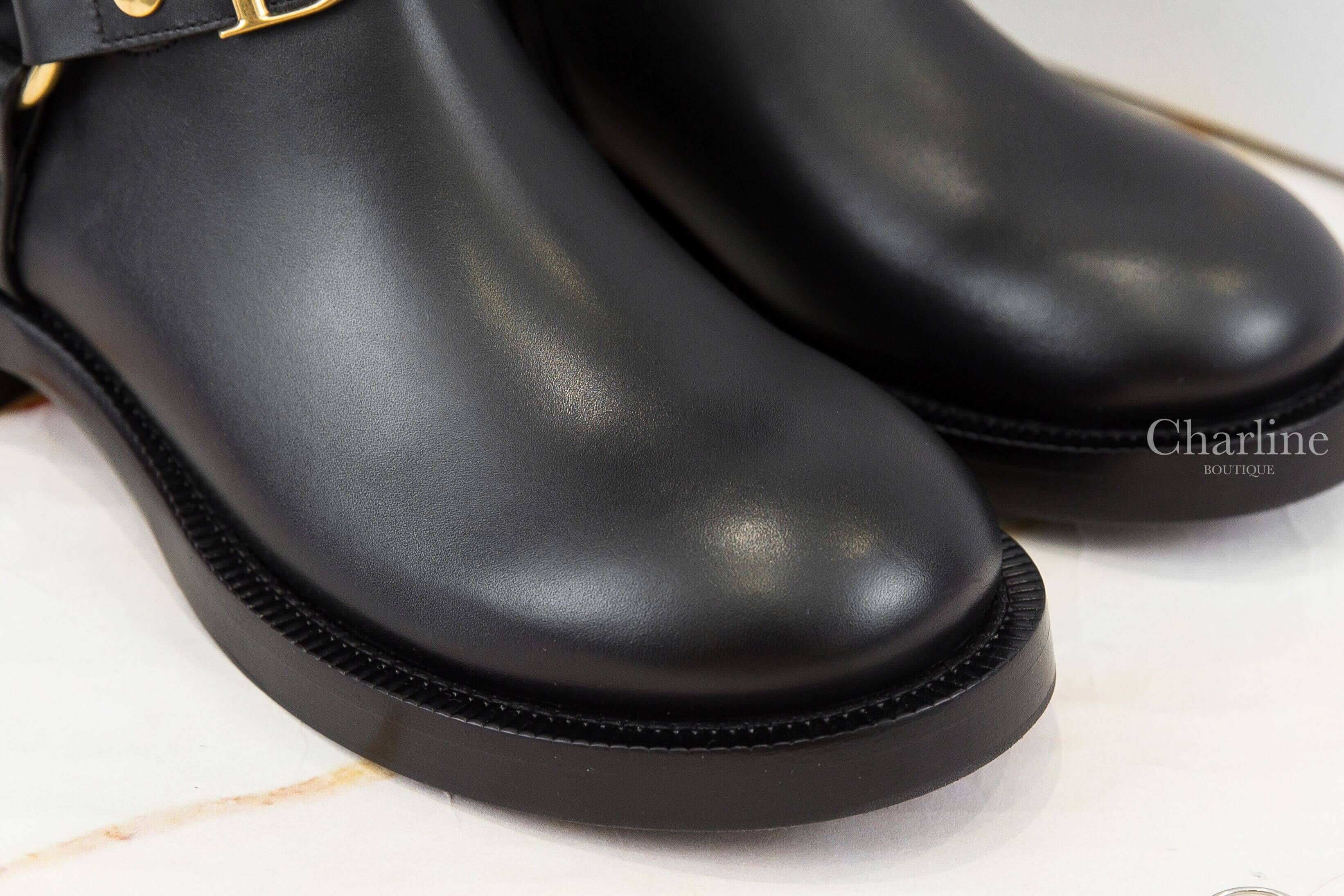 Dior Bolt Ankle Boot 黑色金屬扣環裝飾DIOR金字小牛皮拉鍊低跟踝靴