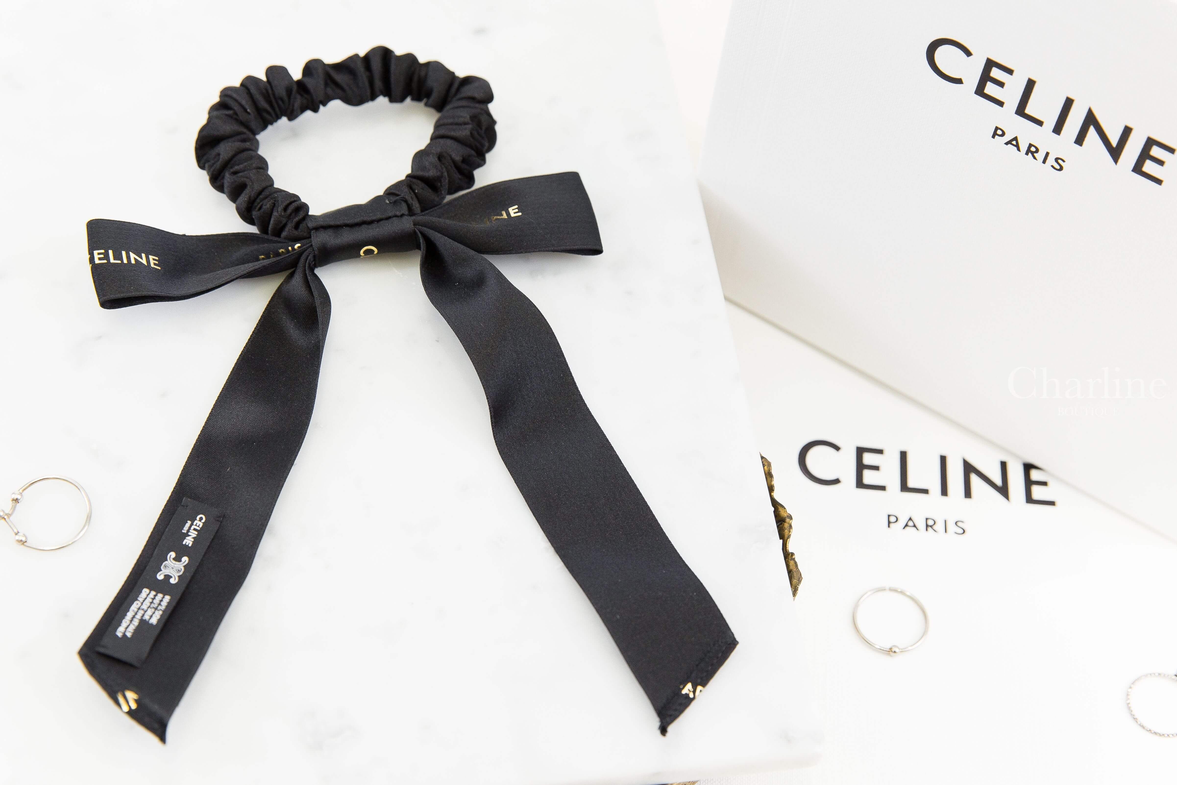 Celine Celine Small Bow Scrunchy In Silk 黑色金字蝴蝶結絲質髮束 背面造型與品牌標籤展示
