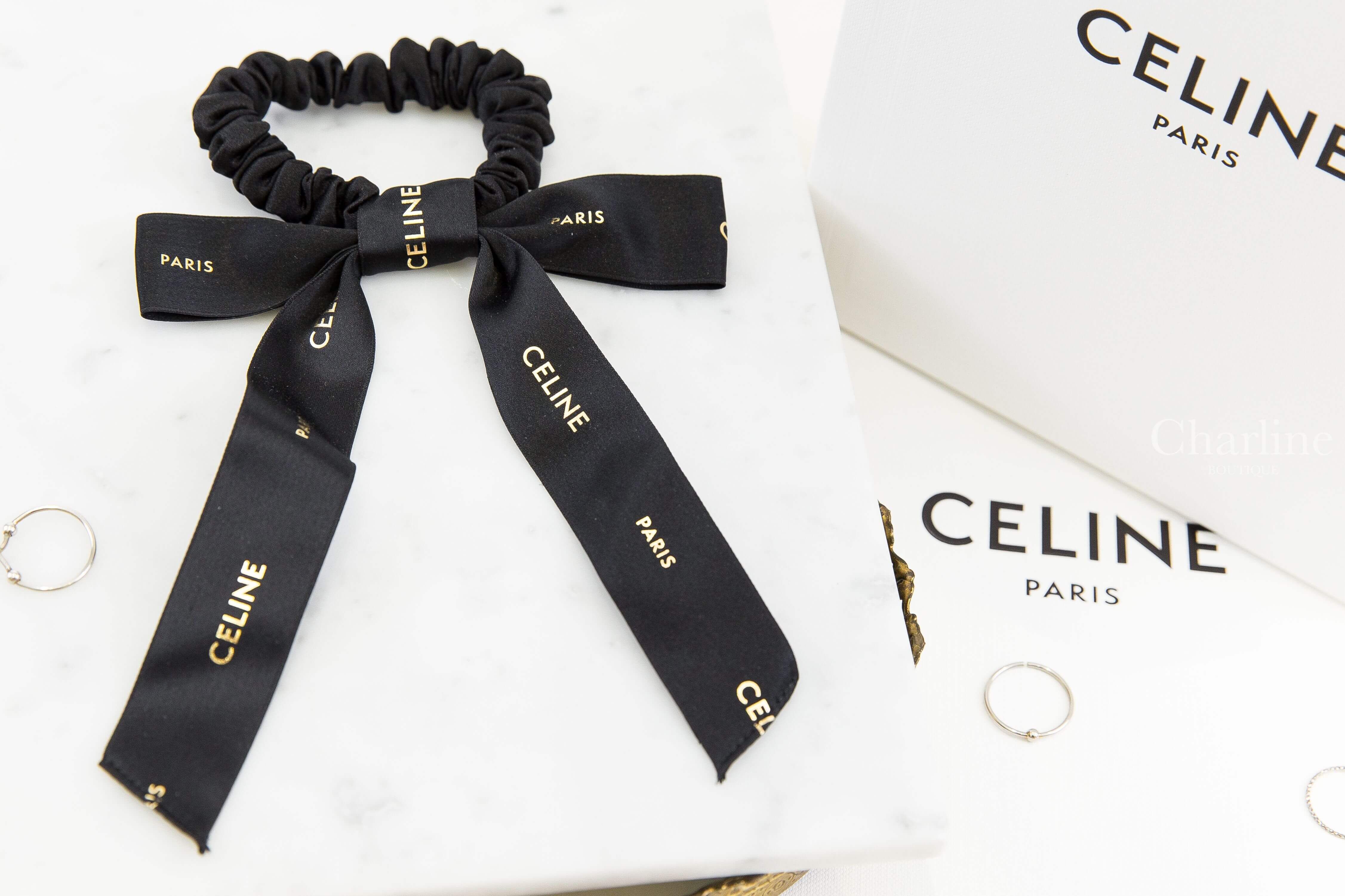 Celine Celine Small Bow Scrunchy In Silk 黑色金字蝴蝶結絲質髮束 金色CELINE PARIS字樣正面展示
