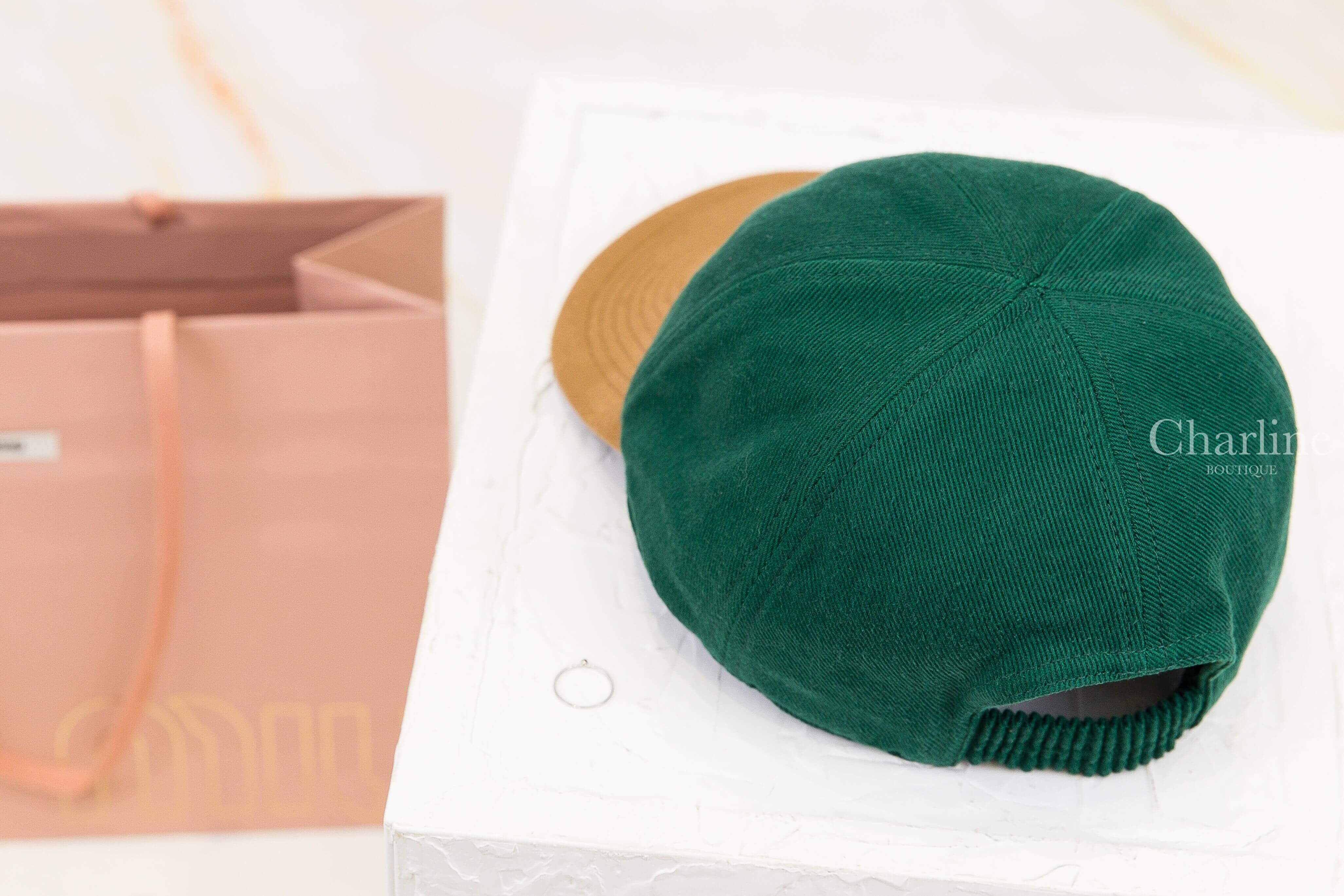 Miu Miu Drill Baseball Cap 撞球綠/軟木色刺繡字母拼色帽簷棉質棒球帽 後方帽冠車縫線與彈性調節設計