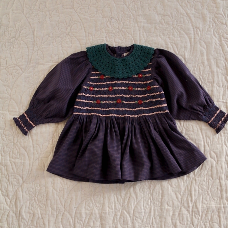 BONJOUR DIARY 格紋拼接編織領小花傘襬上衣(編織領可拆) Handsmock blouse with crochet collar - Navy check voile