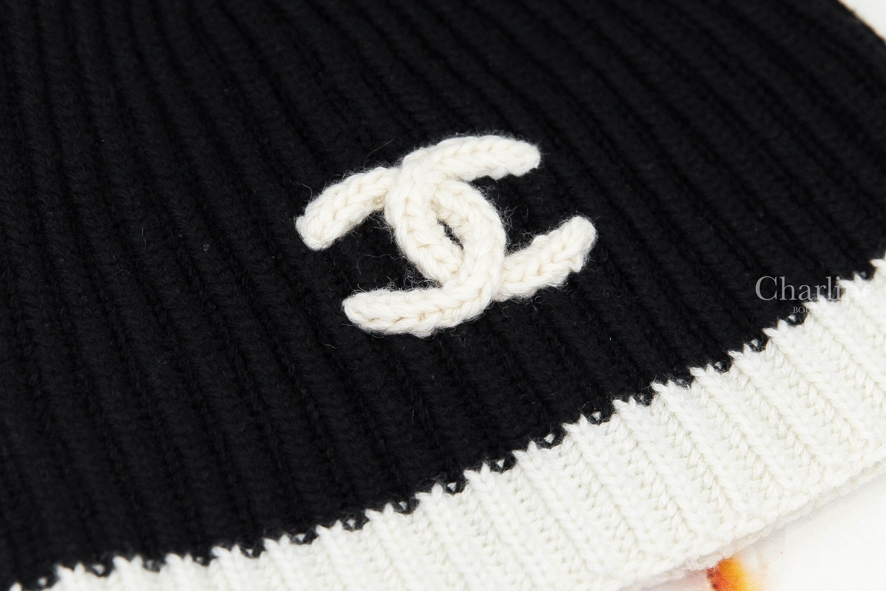 Chanel Beanie 黑色針織拼白色立體CC喀什米爾針織毛帽