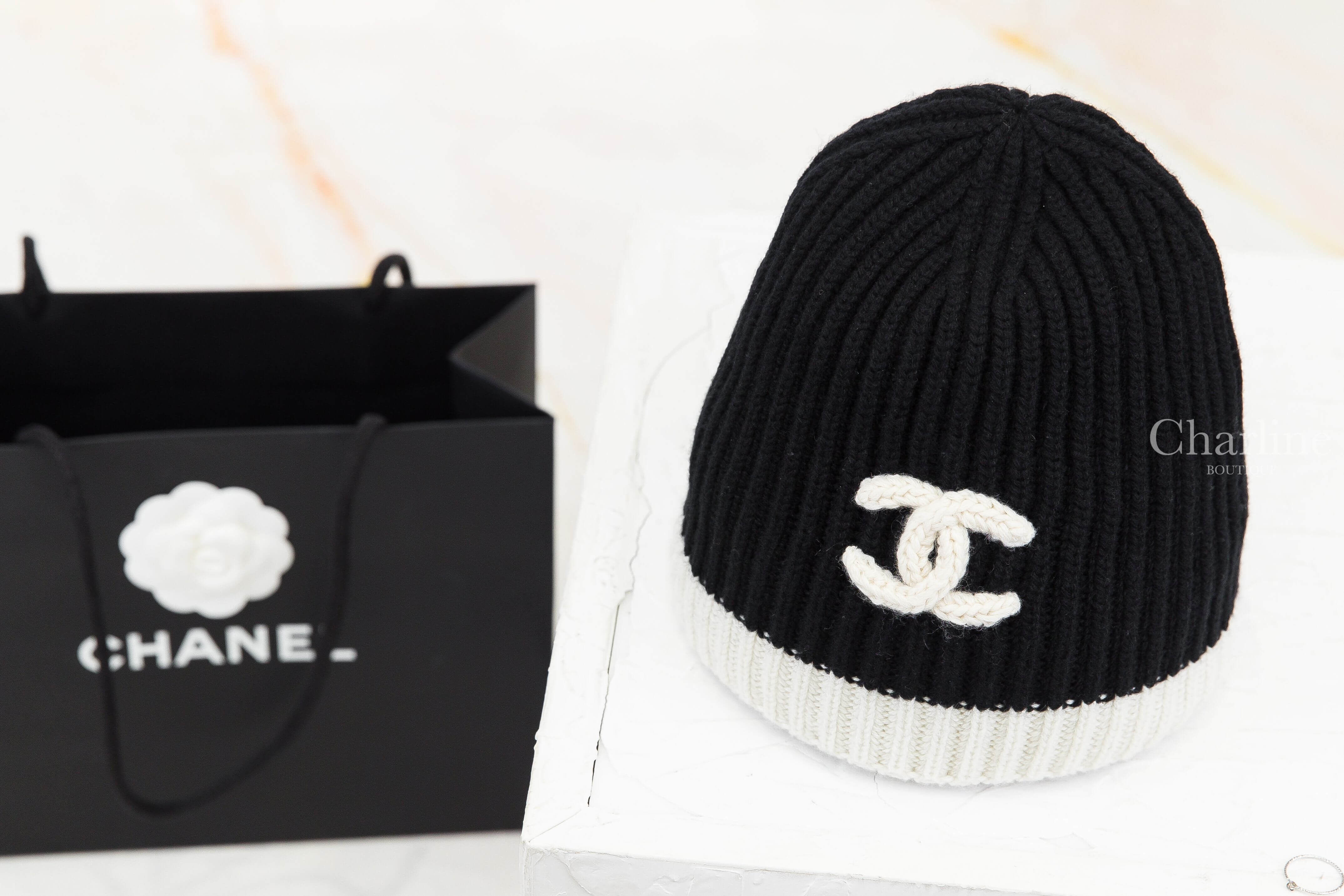 Chanel Beanie 黑色針織拼白色立體CC喀什米爾針織毛帽