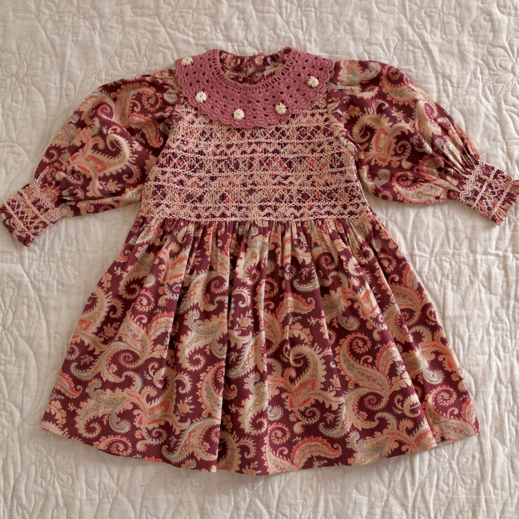 BONJOUR DIARY 復古印花褶皺鉤針編織領洋裝(編織領可拆) Handsmock dress with collar - Burgundy cashmere print