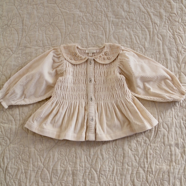 BONJOUR DIARY 燈芯絨小花刺繡領傘襬上衣 Blouse with embroidered collar - Ivory corduroy
