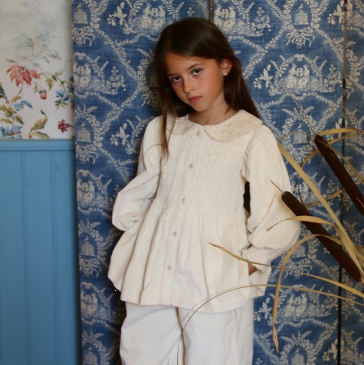BONJOUR DIARY 燈芯絨小花刺繡領傘襬上衣 Blouse with embroidered collar - Ivory corduroy