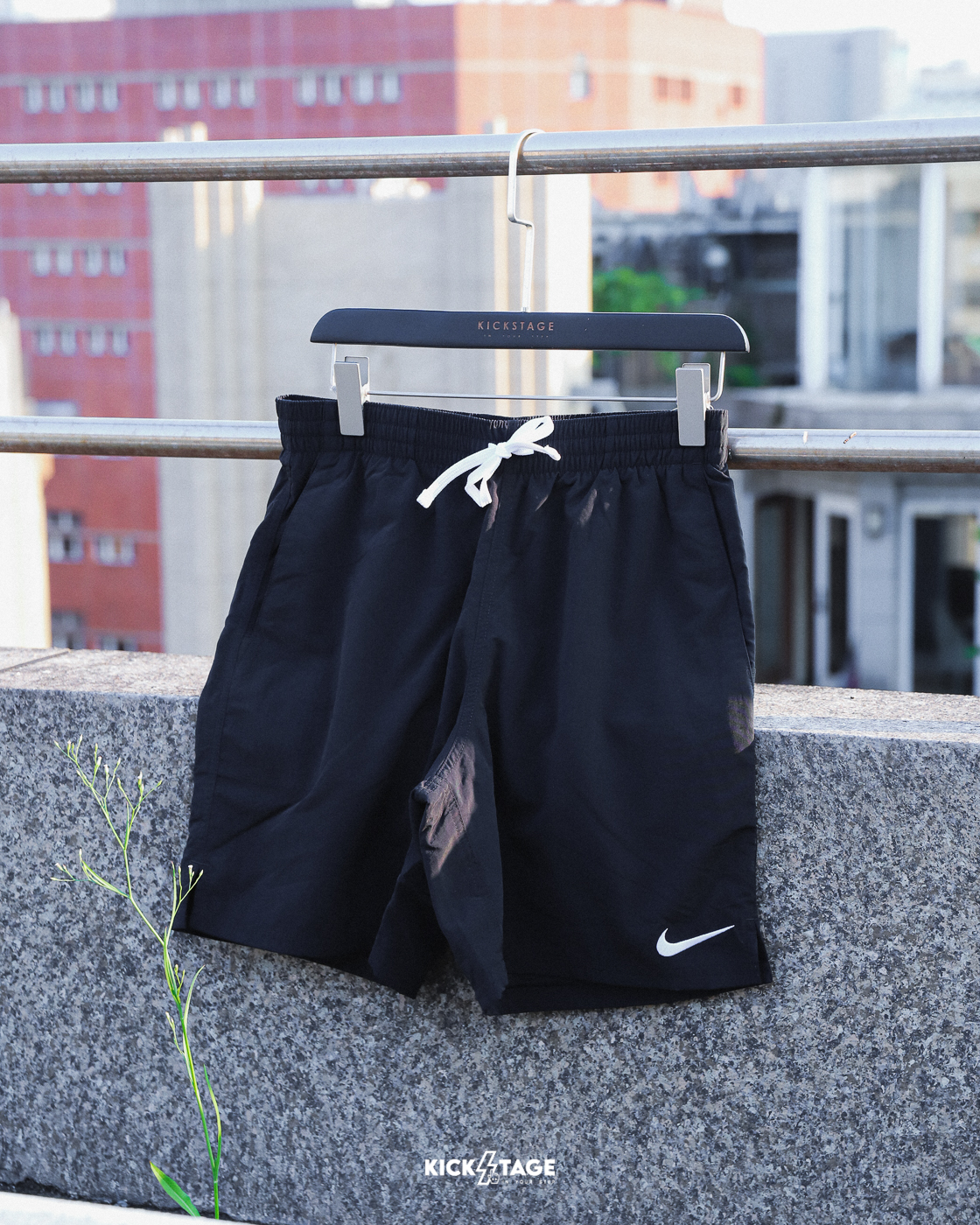[特價售出無退換] 男款 NIKE SWIM VOLLEY SHORTS 黑色 速乾 網眼 7吋 抽繩 運動 海灘褲 短褲【NESSE494-001】NKTF