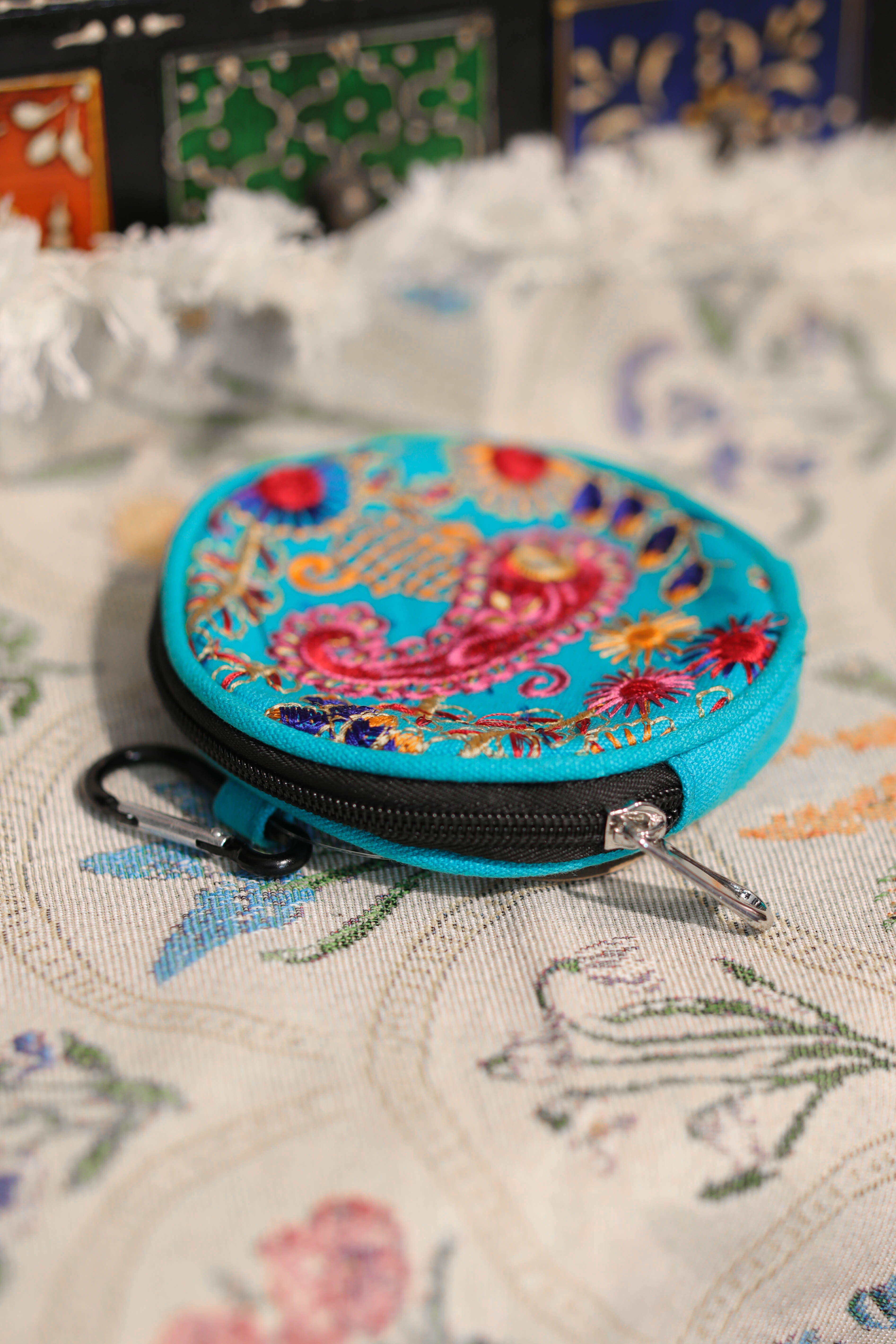 Amina IAKP2210 - 鏡面刺繡圓形隨身收納袋 (0922)