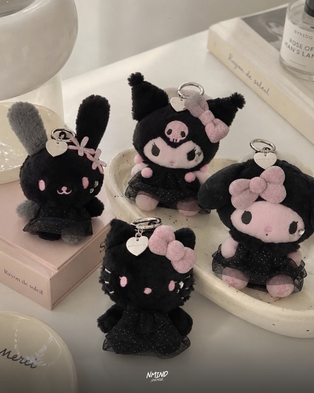 <🇯🇵黑魔法侵襲> 日本限定 PINK×BLACK系列 SANRIO HOUSE 三麗鷗 黑粉寶石毛絨掛娃 花小兔 / HELLO KITTY / 庫洛米 / 美樂蒂