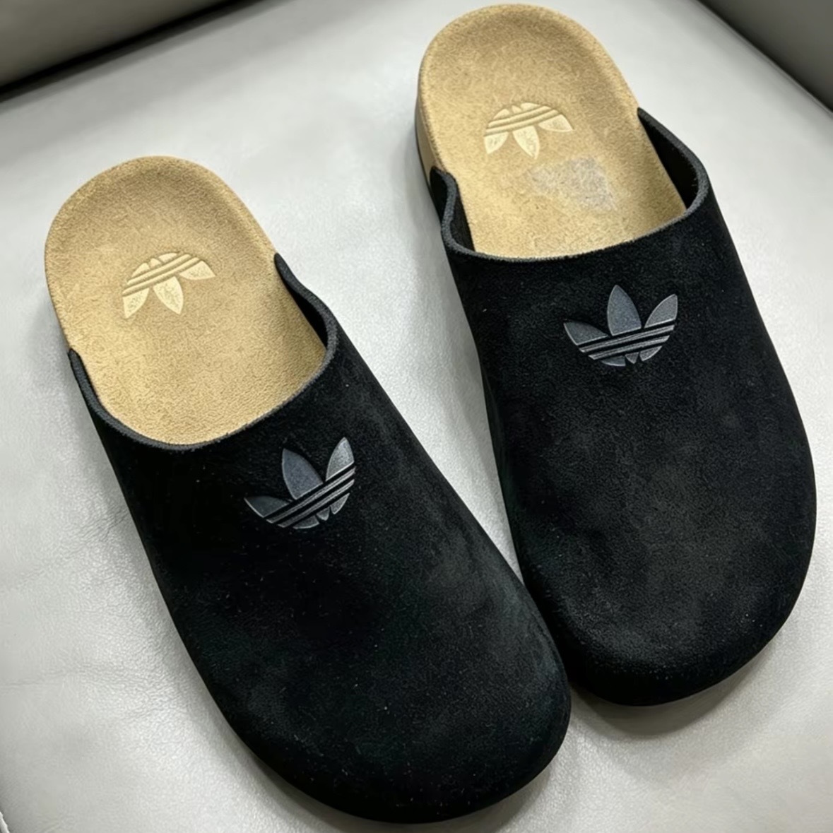 ADIDAS ADIMULE 全黑  麂皮 穆勒鞋 懶人鞋 勃肯鞋 日常休閒 JQ4367