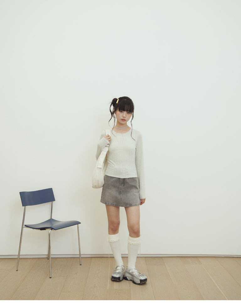 Simple washed denim mini skirt, available in two colors, sizes S/M/L.【03010974】in stock+pre-order