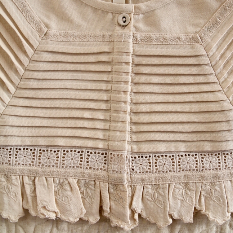 BONJOUR DIARY 鏤空荷葉邊單扣披肩 Cape collar - Ivory denim