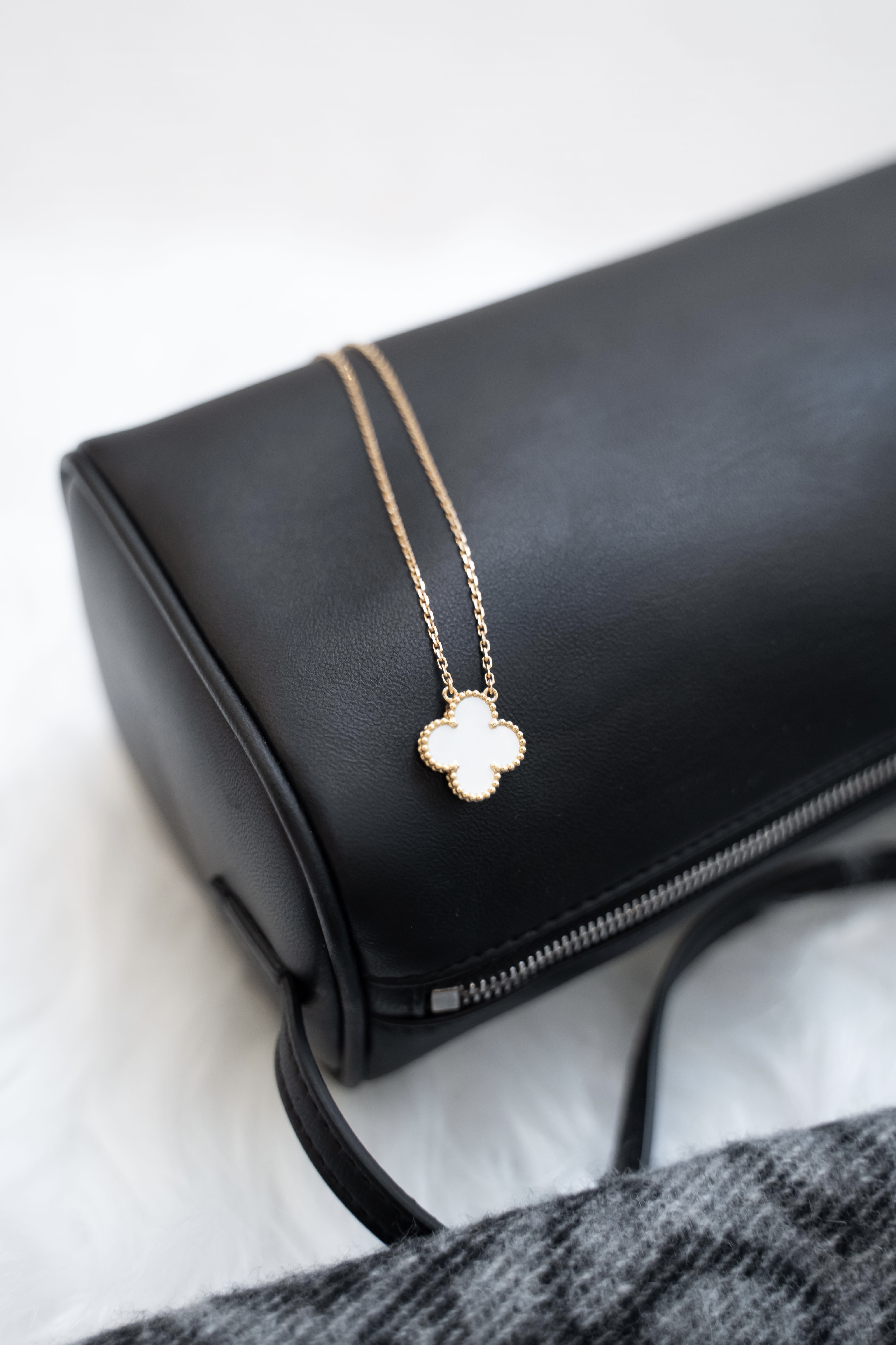 Van Cleef & Arpels Vintage Alhambra Pendant  珍珠母貝項鏈