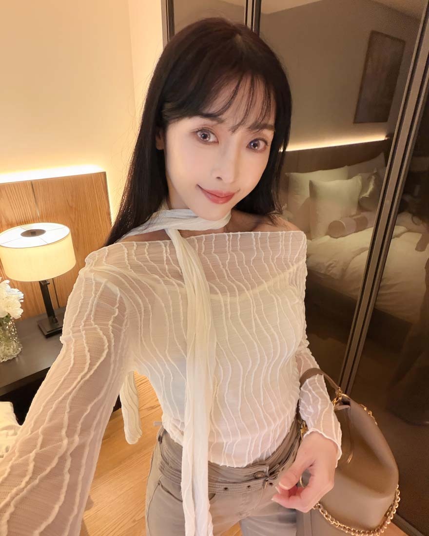 LINA LINA柔美著迷立體紋理假兩件上衣附繞帶-高雅杏
