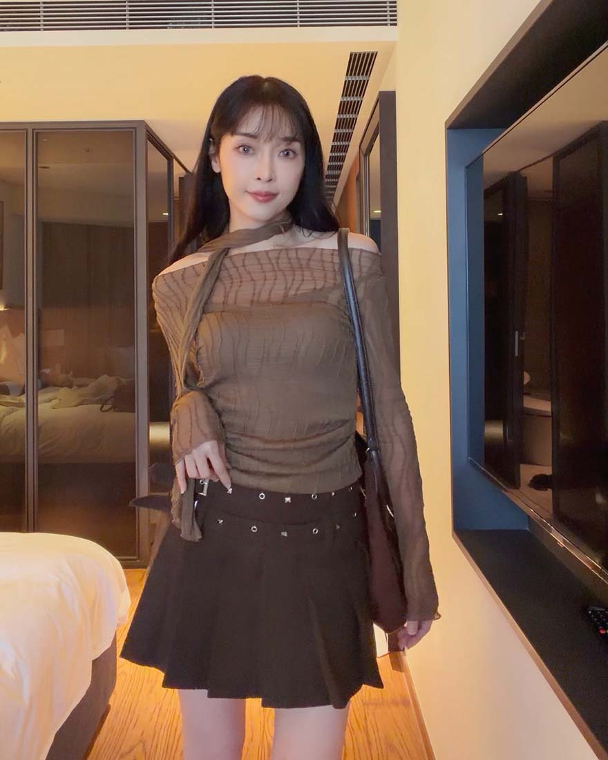 LINA LINA柔美著迷立體紋理假兩件上衣附繞帶-巧克力咖