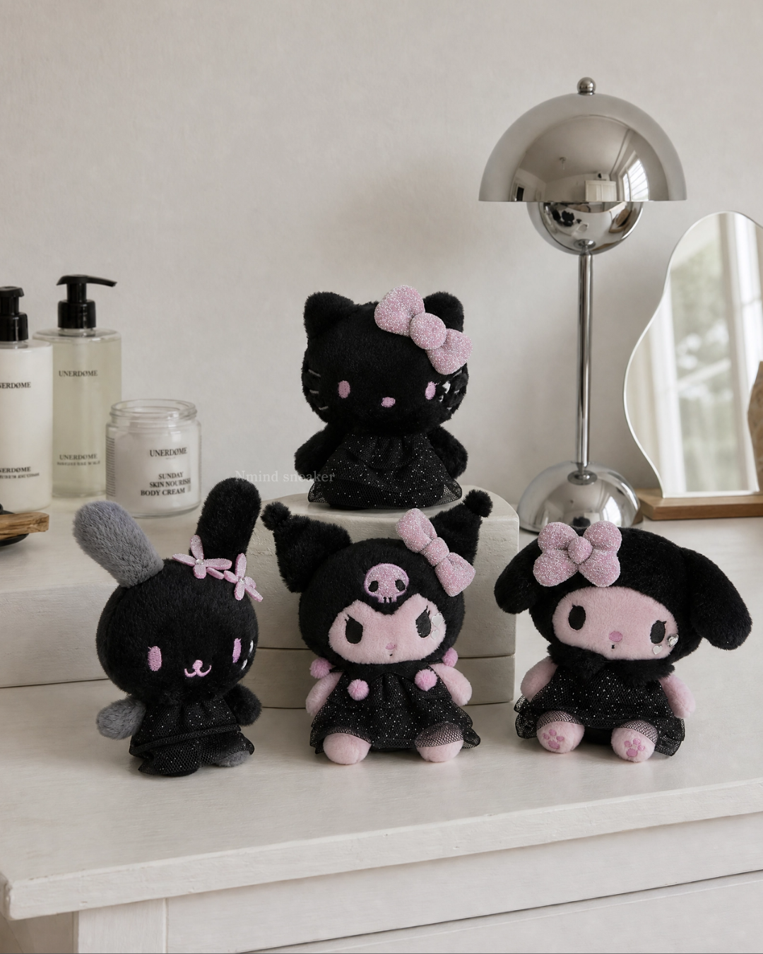 <🇯🇵黑魔法侵襲> 日本限定 PINK×BLACK系列 SANRIO HOUSE 三麗鷗 黑粉寶石毛絨掛娃 花小兔 / HELLO KITTY / 庫洛米 / 美樂蒂