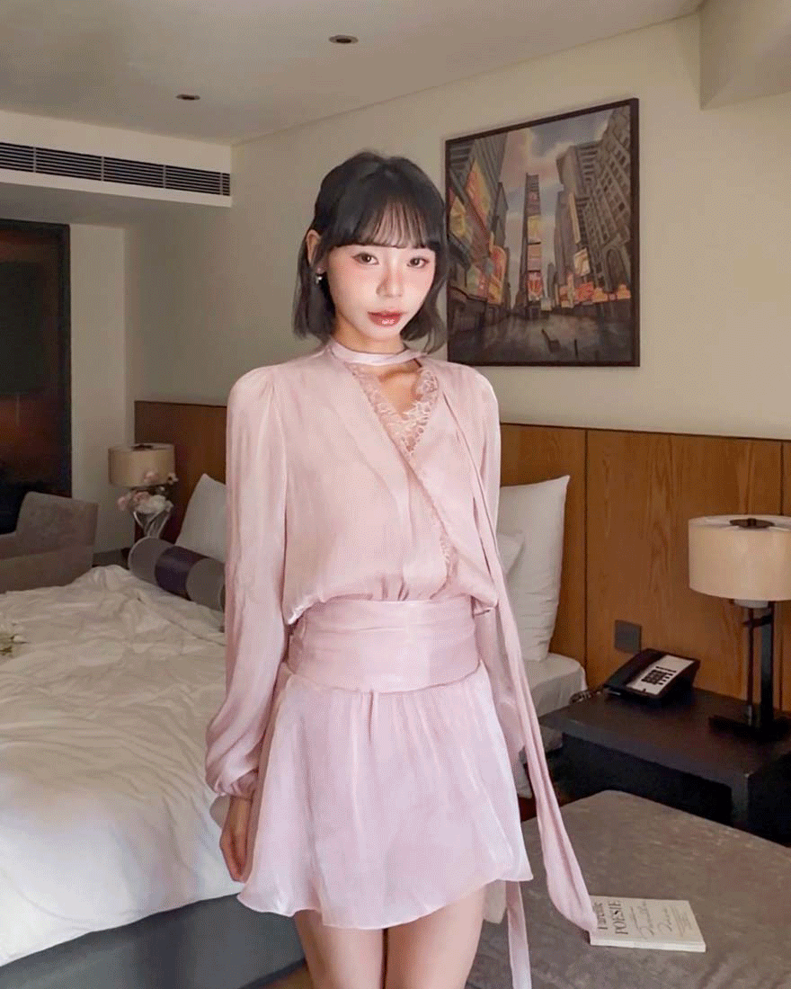 LINA LINA氣質光采蕾絲綁結上衣短褲裙兩件組-甜美粉S/M