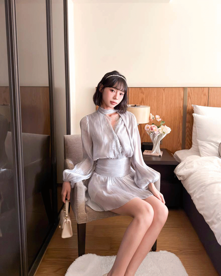 LINA LINA氣質光采蕾絲綁結上衣短褲裙兩件組-高貴灰S/M