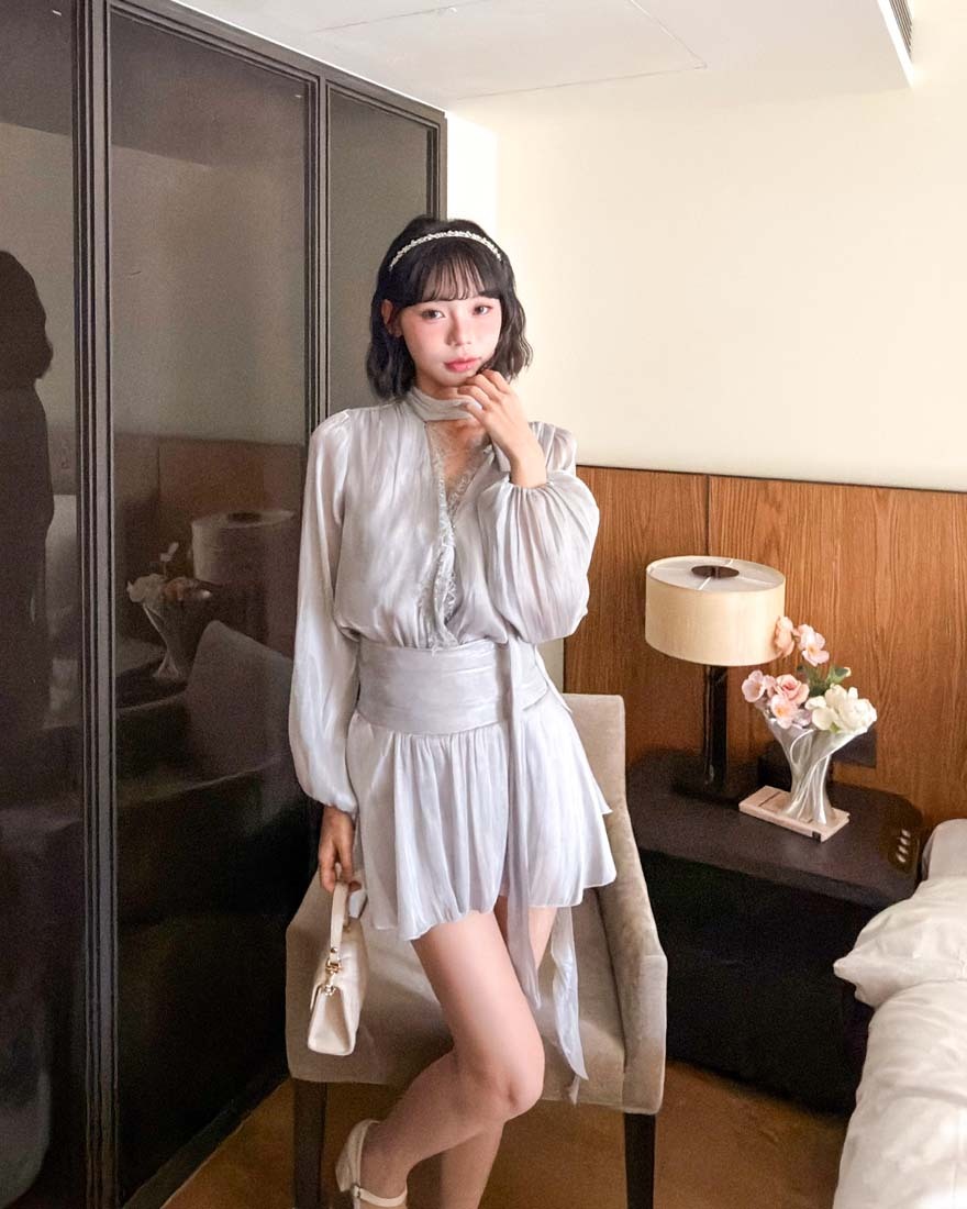 LINA LINA氣質光采蕾絲綁結上衣短褲裙兩件組-高貴灰S/M